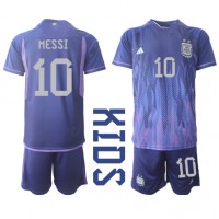 Camisa de Futebol Argentina Lionel Messi #10 Equipamento Secundário Infantil Mundo 2022 Manga Curta (+ Calças curtas)